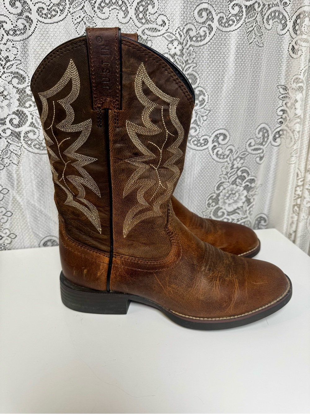 NWOB Ariat Heritage Sedona Distressed Brown Leather Cowboy Boots Size 8.5 EE